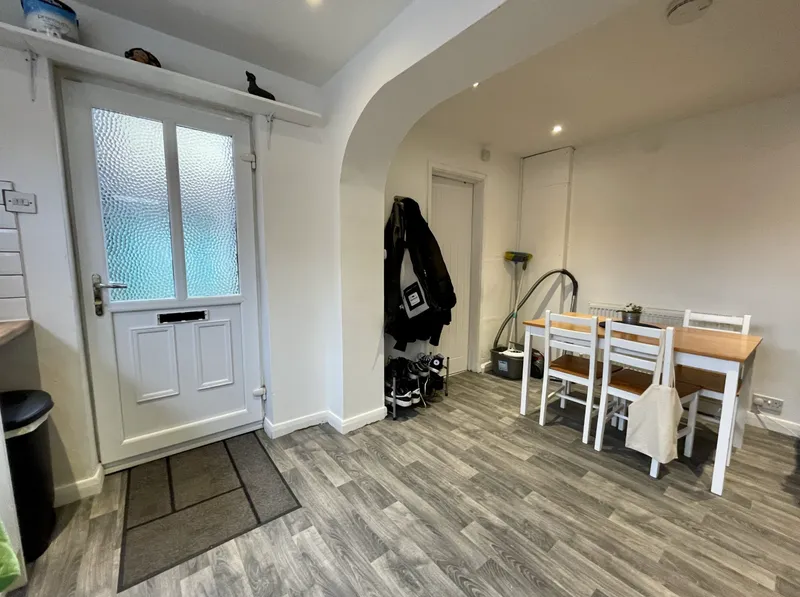 Spacious 2 Bed House // JUL 2026 - Image 5